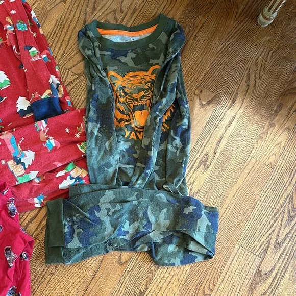 Boys pajamas size 6-8